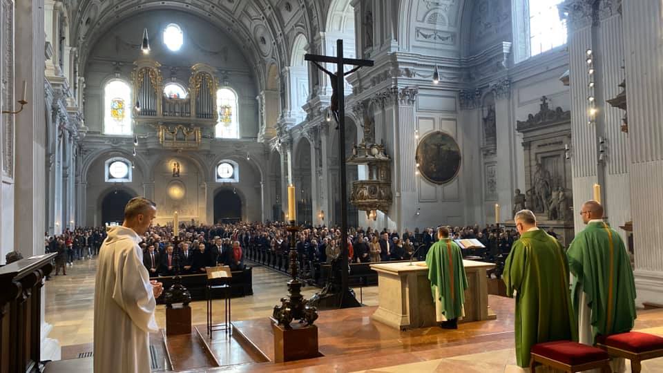 SLAVLJE PRVE SVETE PRIČESTI I KRIZME  U HKŽ MÜNCHEN